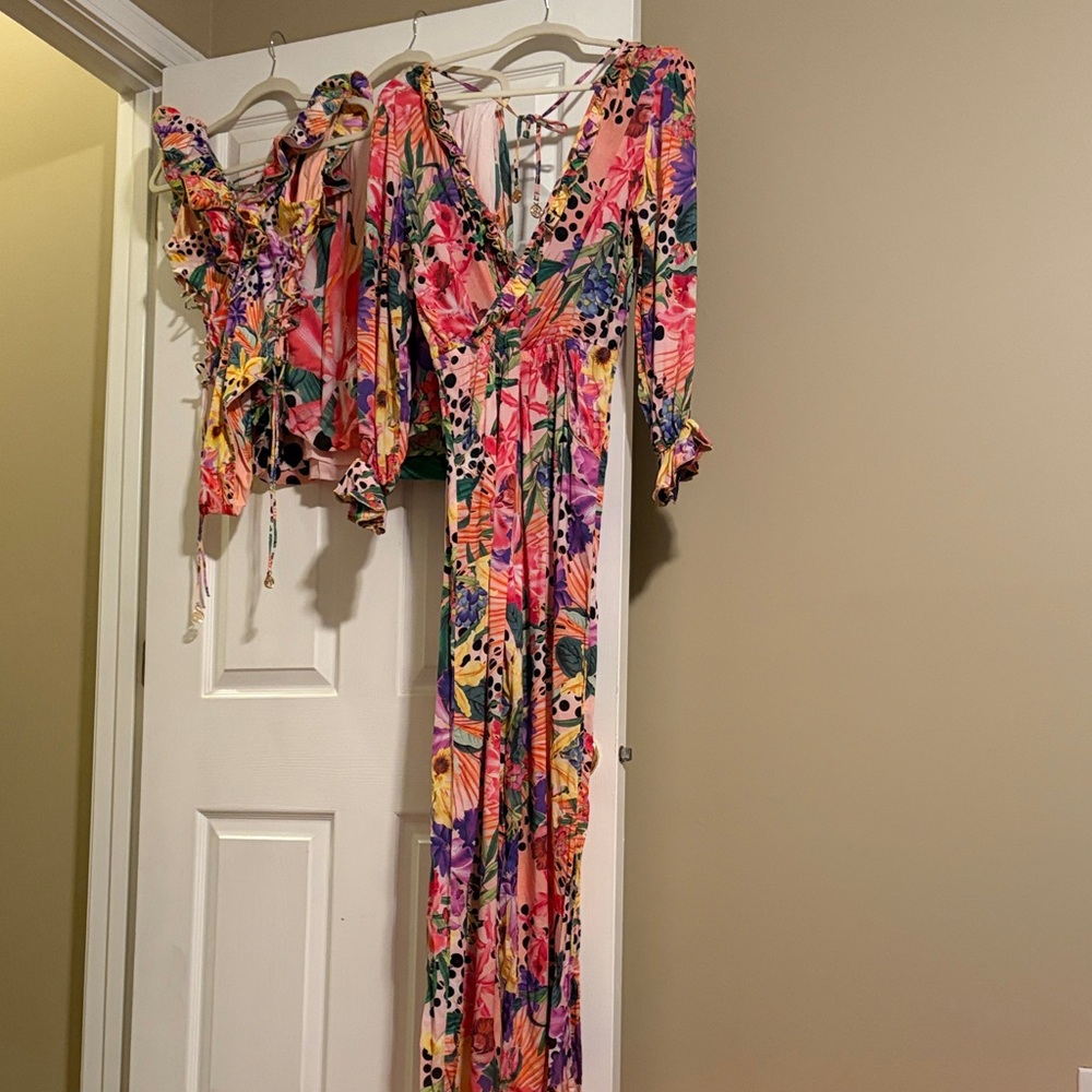 Luli Fama SHOCKING FLORALS.
Swimsuit
Pareo
Cover up
Limited print - Picture 1 of 12